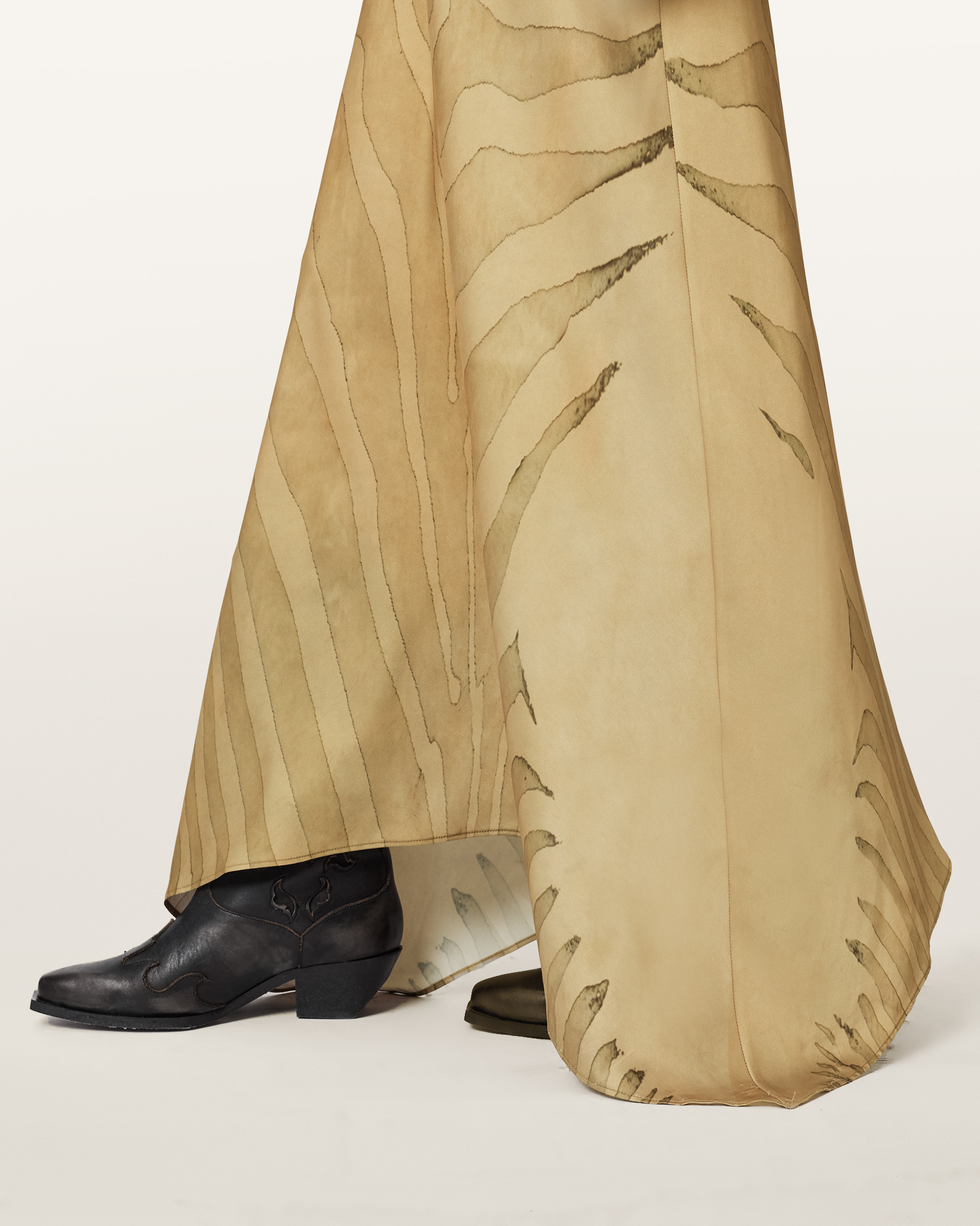 CURVED HEM