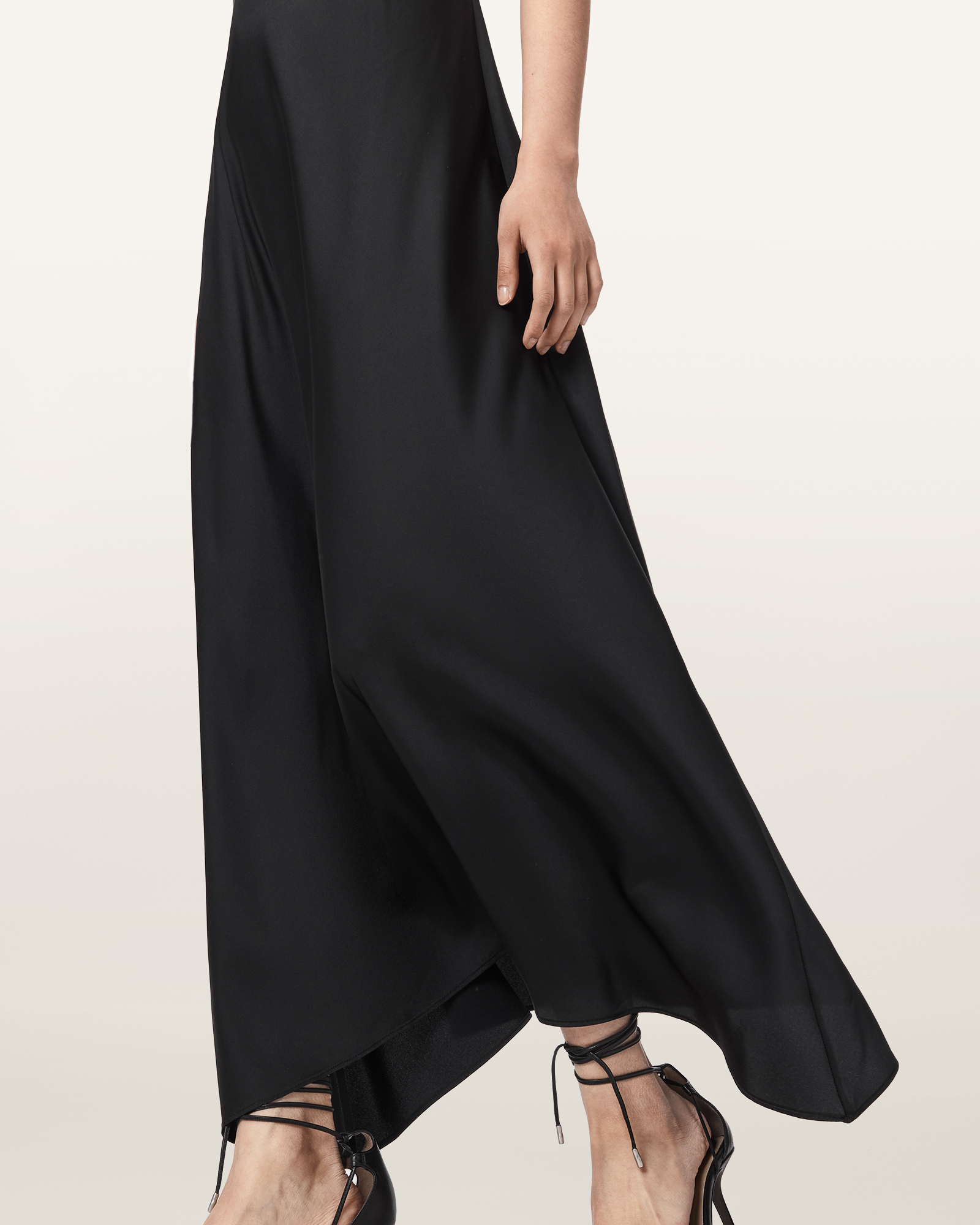 CURVED HEM