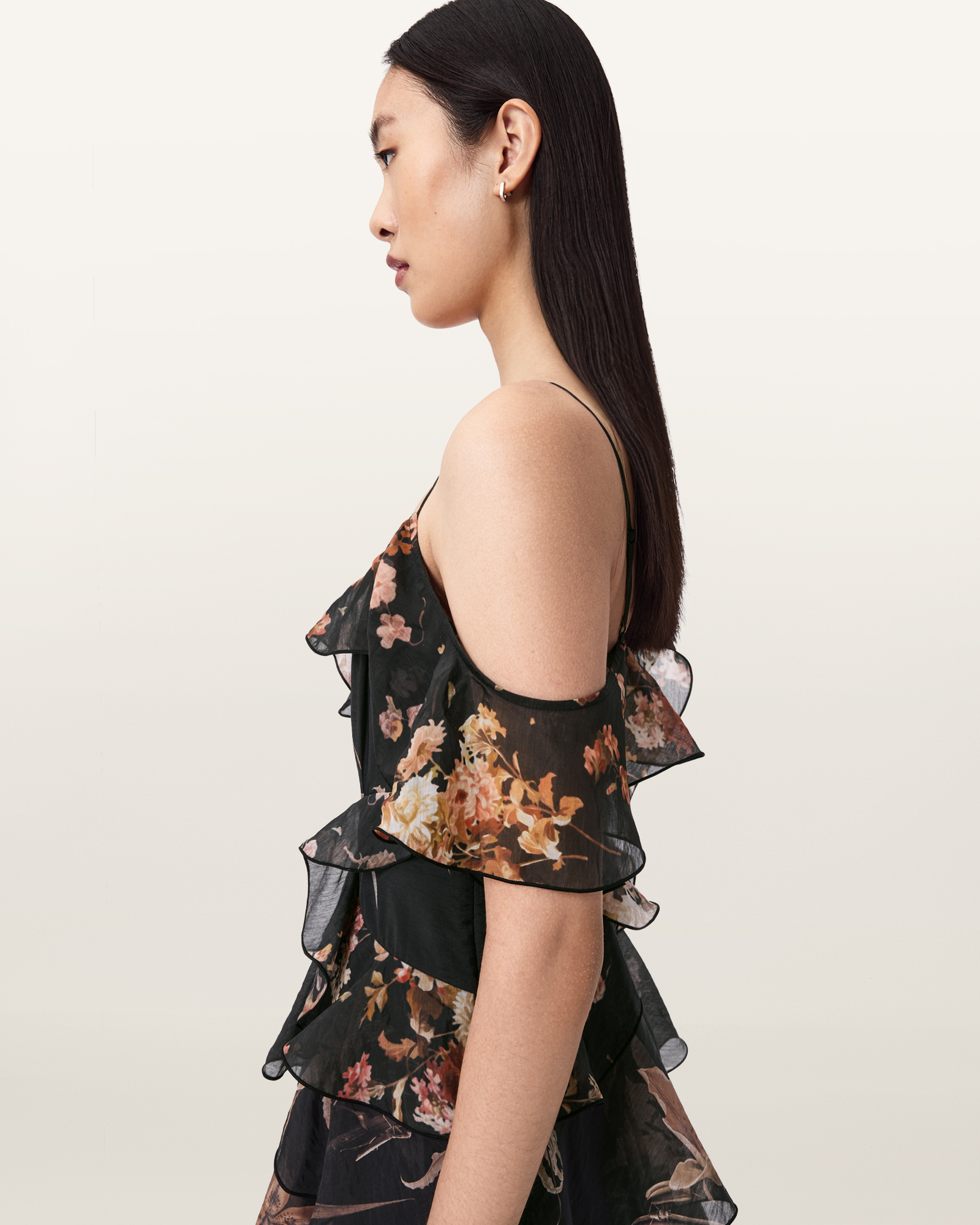 RUFFLE DETAILS
