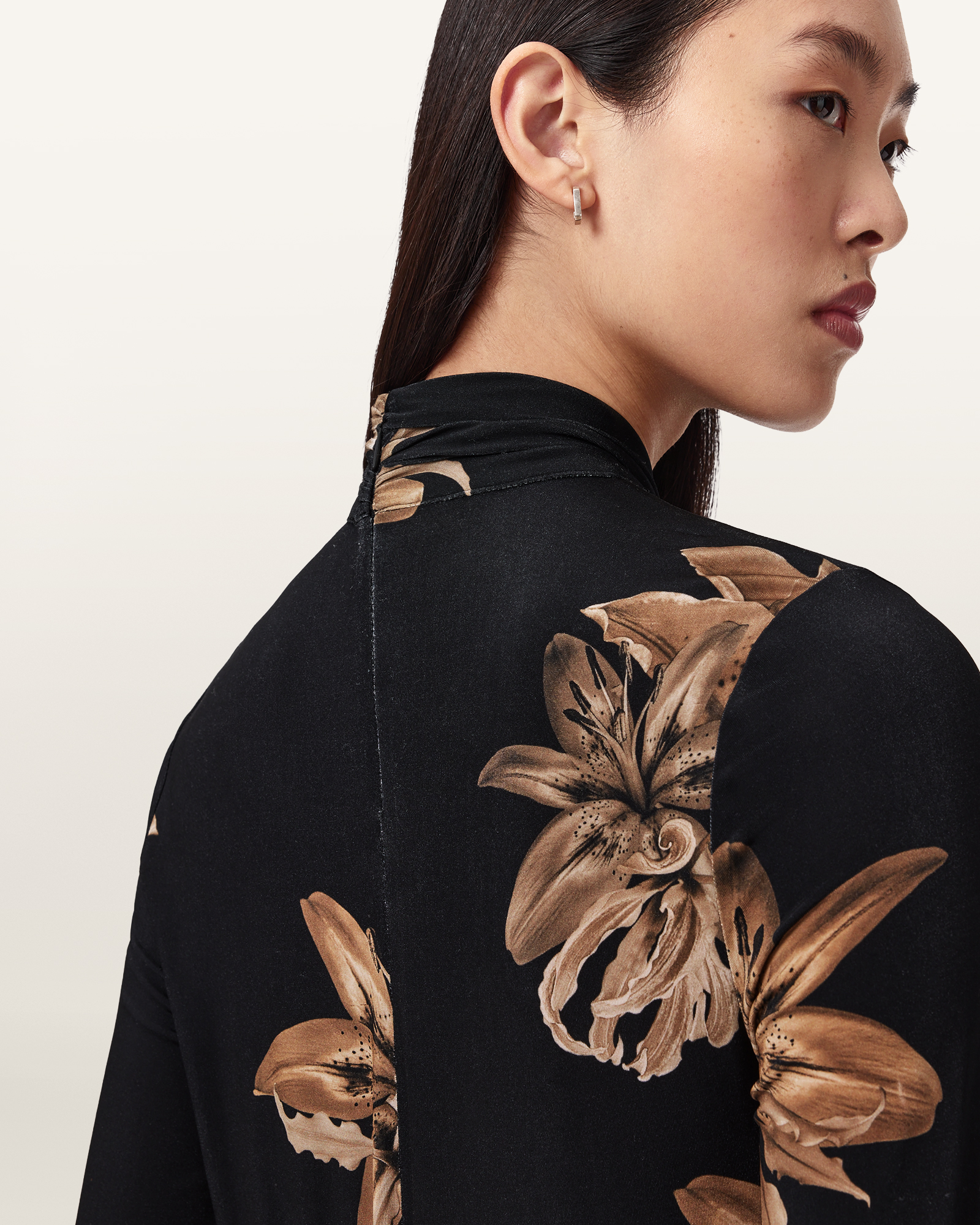 HIGH NECK