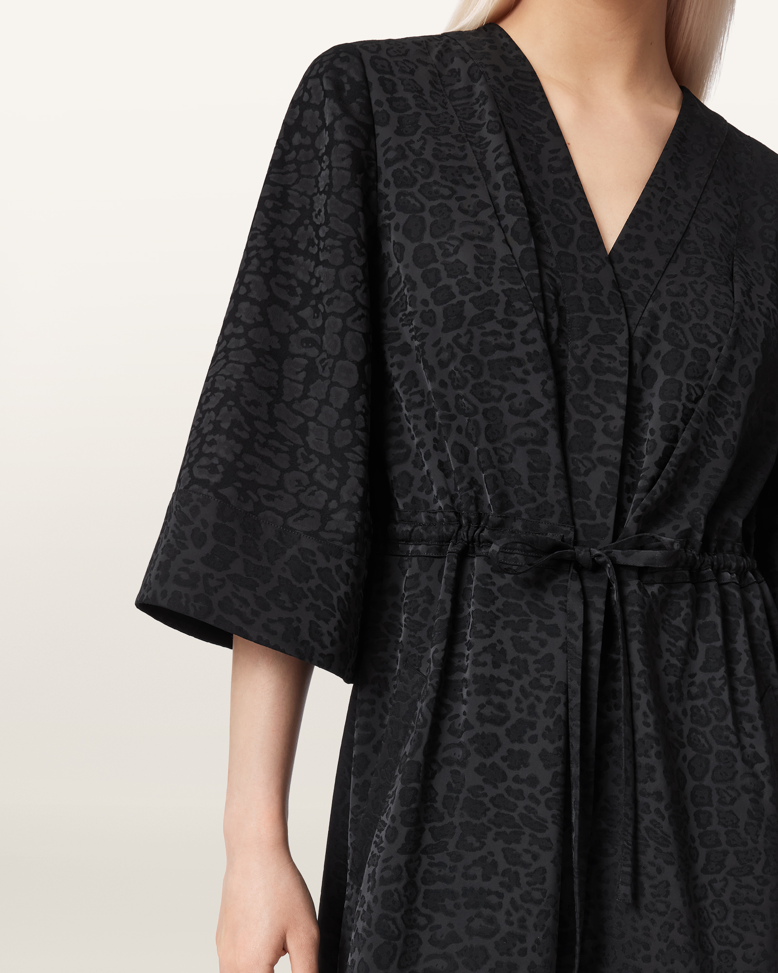 DISTINCT PLEATS