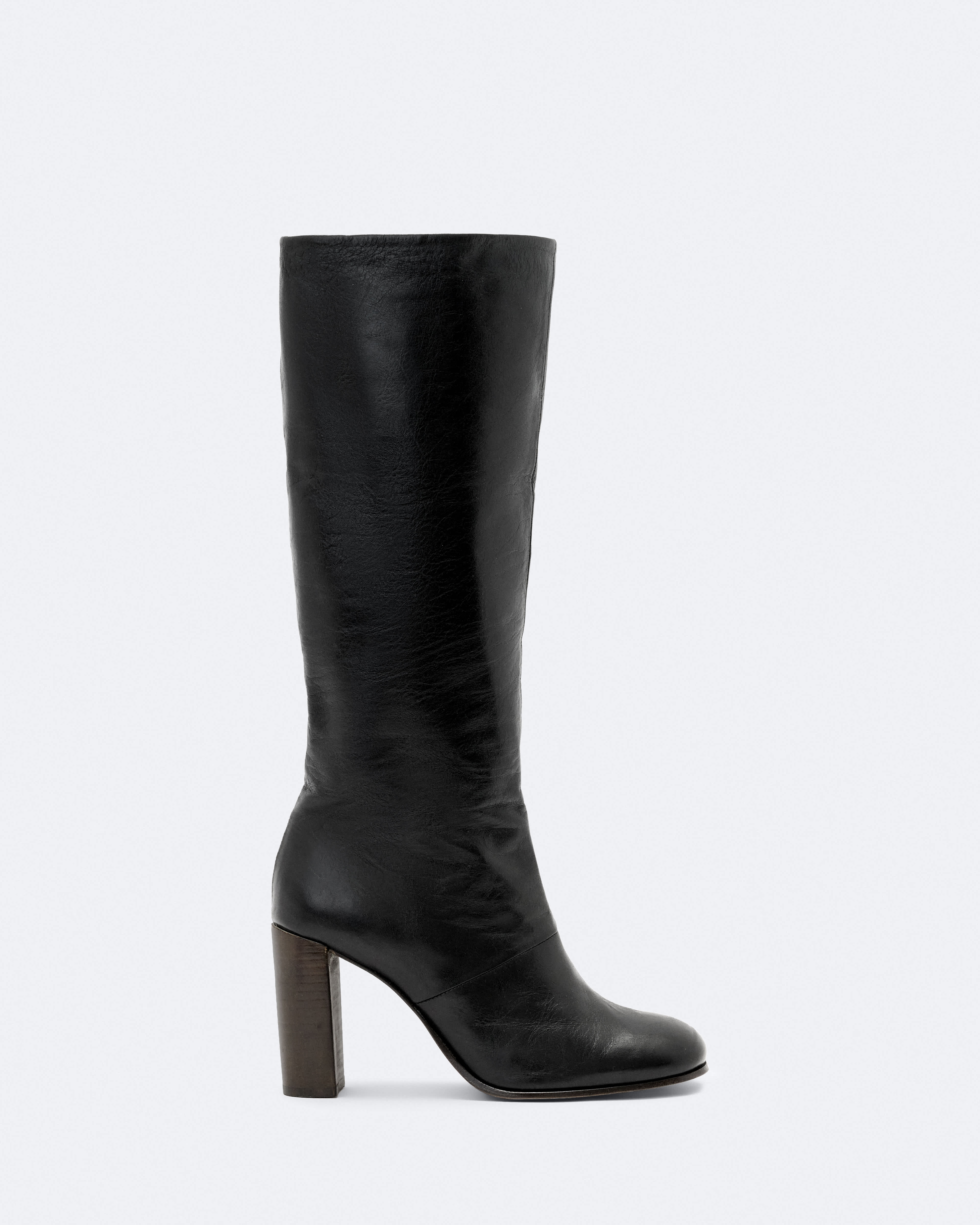 FOOTWEAR